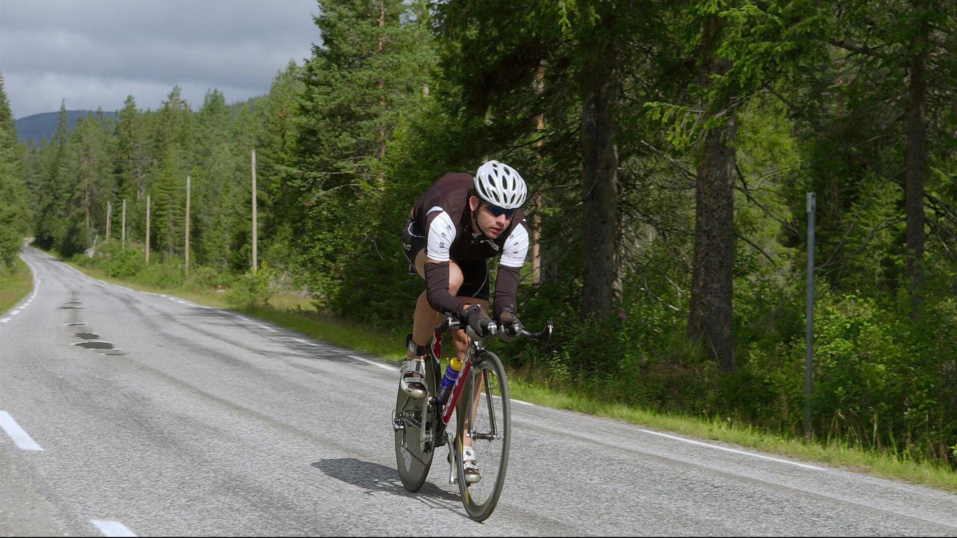 Scout在巴塞罗那比赛中险胜，败北引发热议！比赛高潮迭起